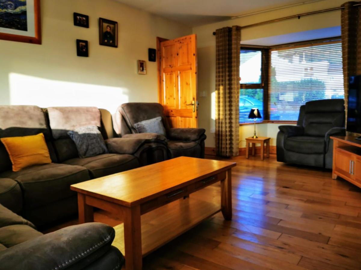 Picturesque Riverside Home 캐허시빈 외부 사진